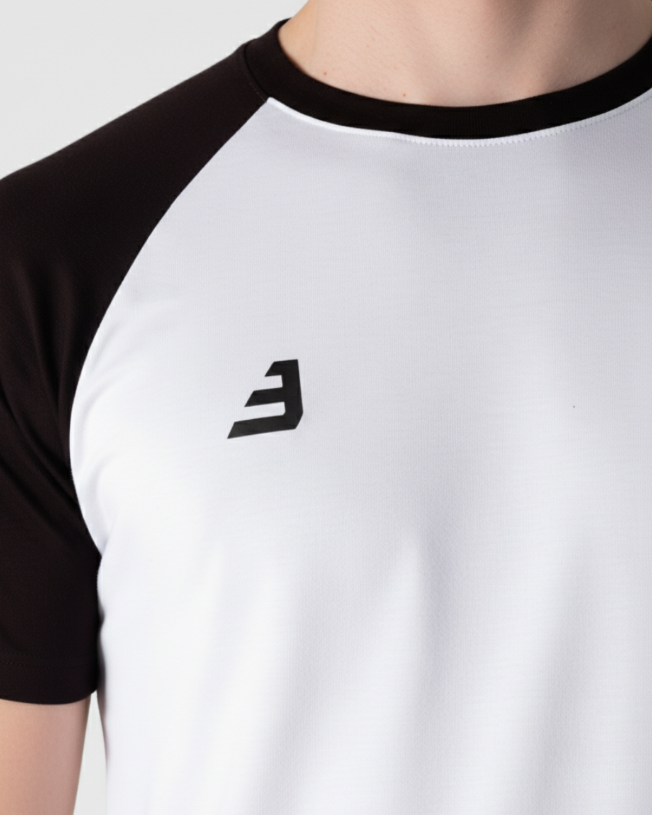 RAGLAN T-SHIRT