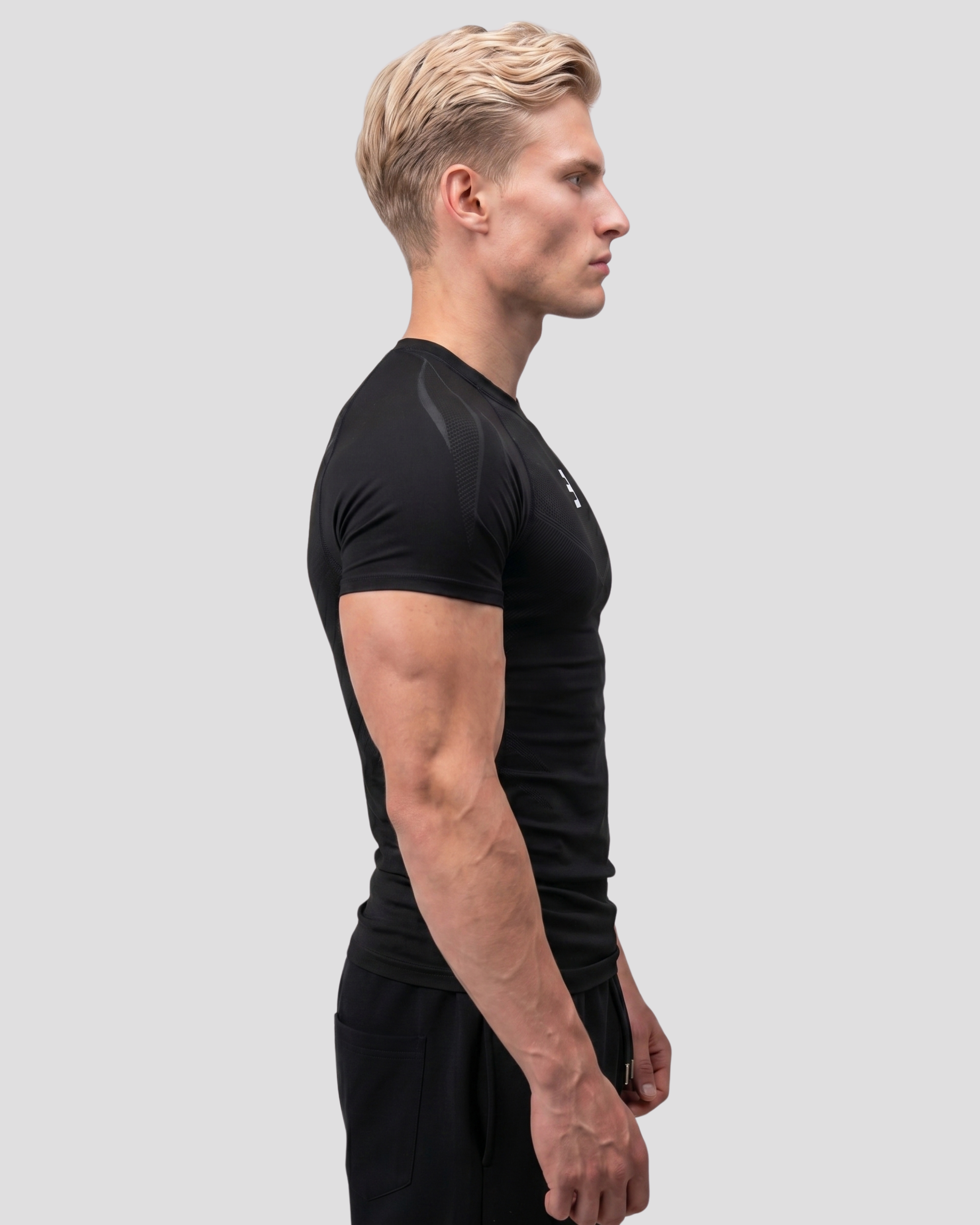 EW-CARBON | JET BLACK SEAMLESS T-SHIRT